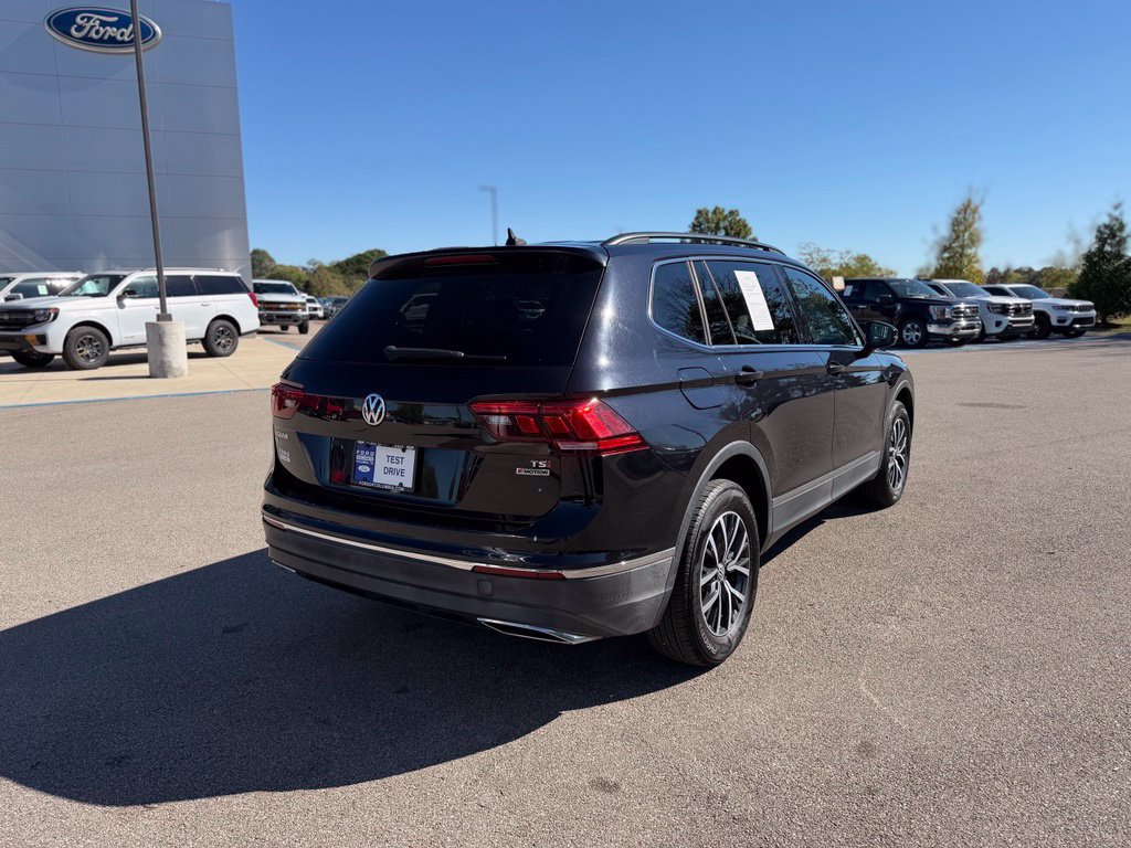 Used 2018 Volkswagen Tiguan SE w/ Panoramic Sunroof Package AWD/4WD image 6