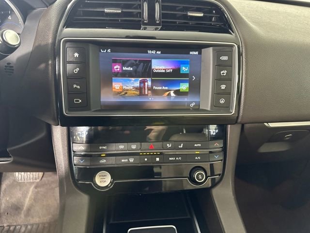 Used 2018 Jaguar F-PACE Prestige image 21