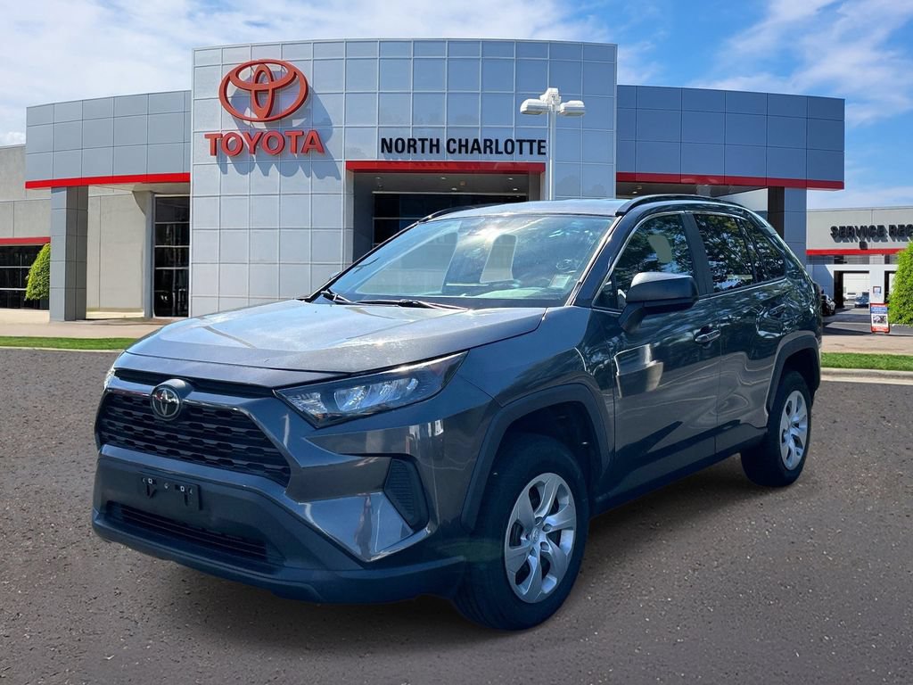 Used 2021 Toyota RAV4 LE AWD/4WD image 3