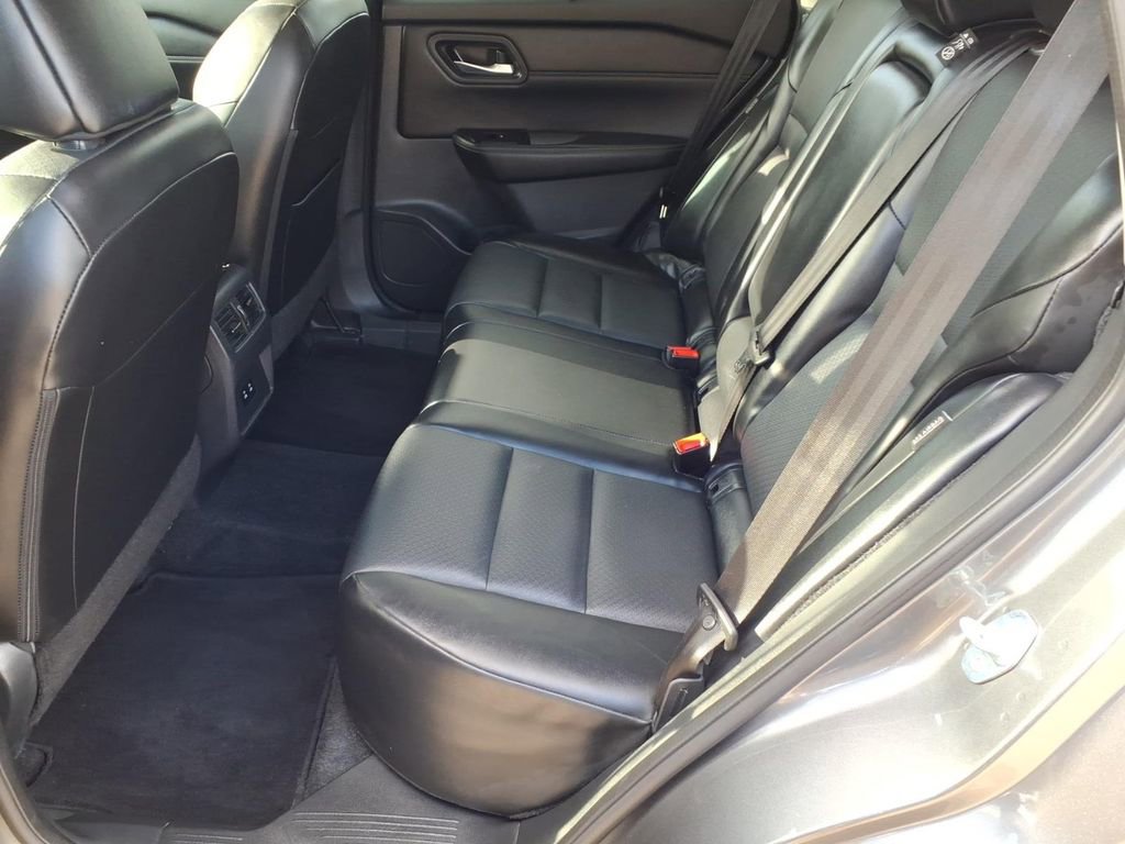 Used 2024 Nissan Rogue SV w/ SV Premium Package FWD image 14