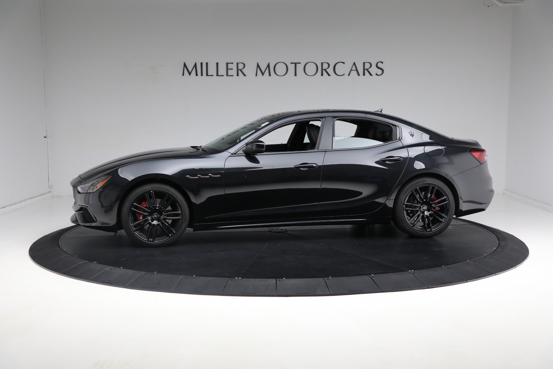 Certified 2024 Maserati Ghibli Modena Q4 AWD/4WD image 6