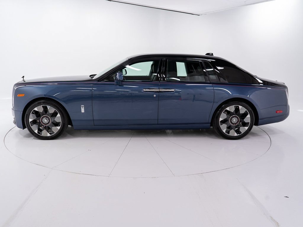 Certified 2026 Rolls-Royce Phantom Sedan w/ Leather Finishing Pack RWD image 2