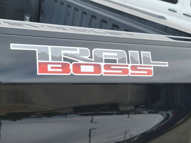 Used 2021 Chevrolet Silverado 1500 LT Trail Boss w/ Bed Protection Package image 18