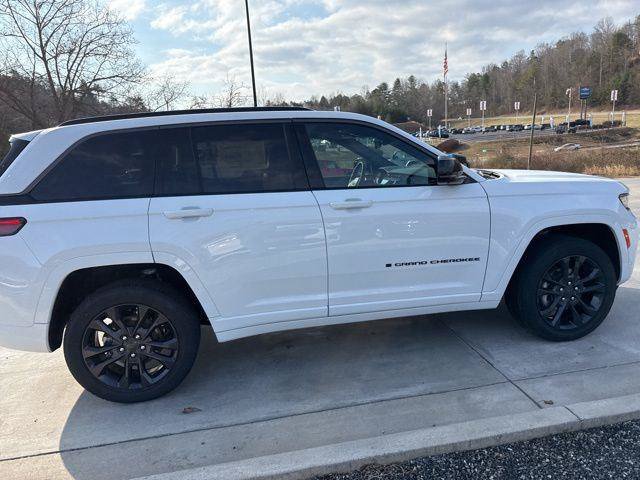 New 2026 Jeep Grand Cherokee Limited AWD/4WD image 4