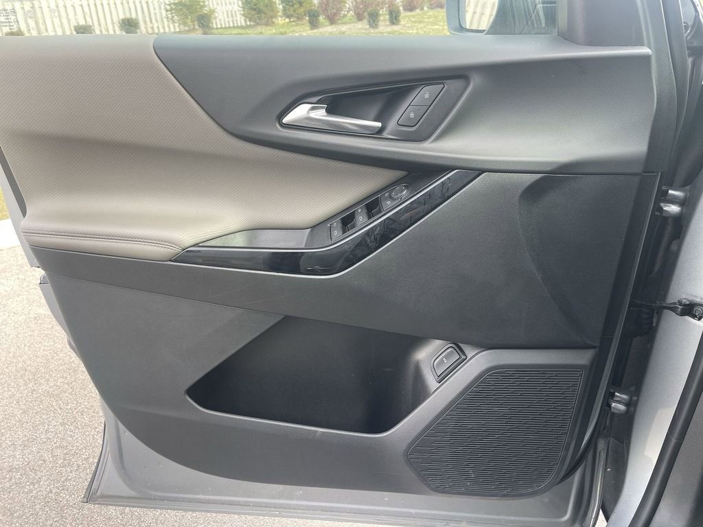 Used 2025 Chevrolet Equinox LT w/ Convenience Package II image 33