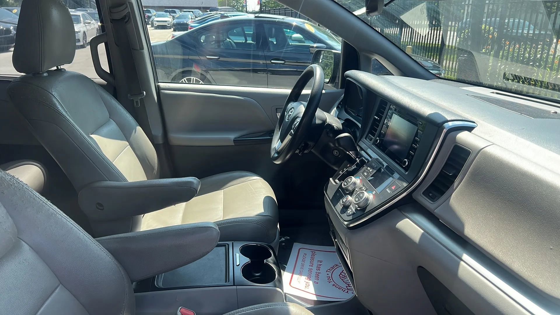Used 2018 Toyota Sienna LE w/ Carpet Mat Package image 17