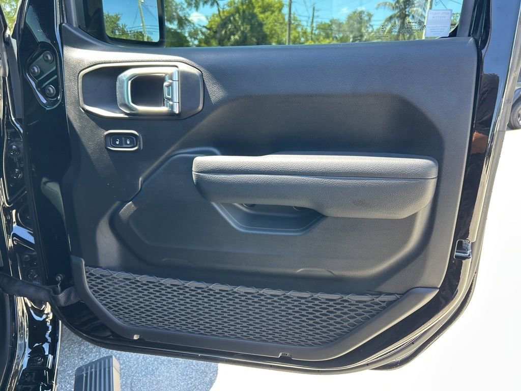 Used 2025 Jeep Wrangler Sport AWD/4WD image 27