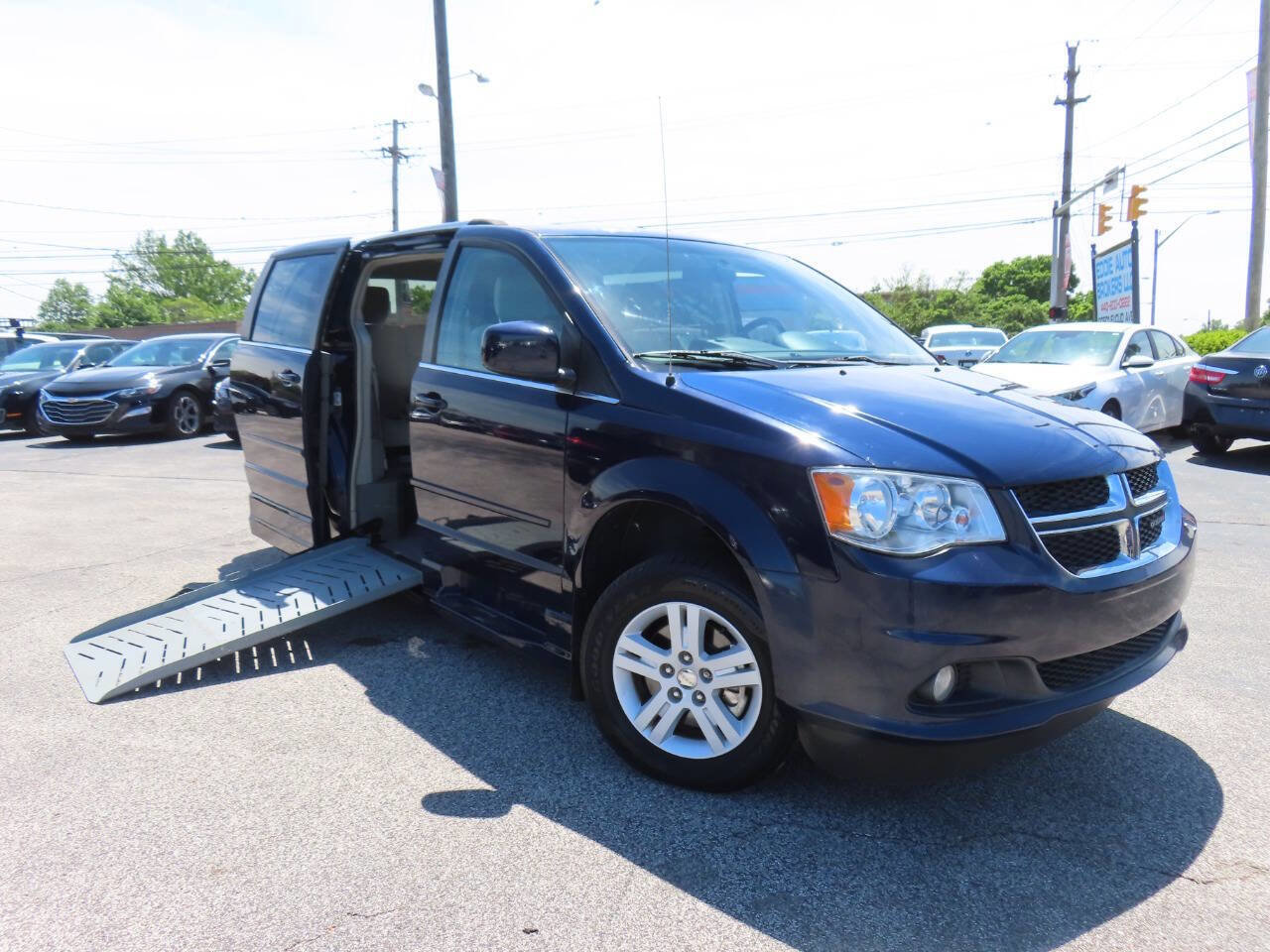 Used 2012 Dodge Grand Caravan Crew w/ Crew Value Pkg