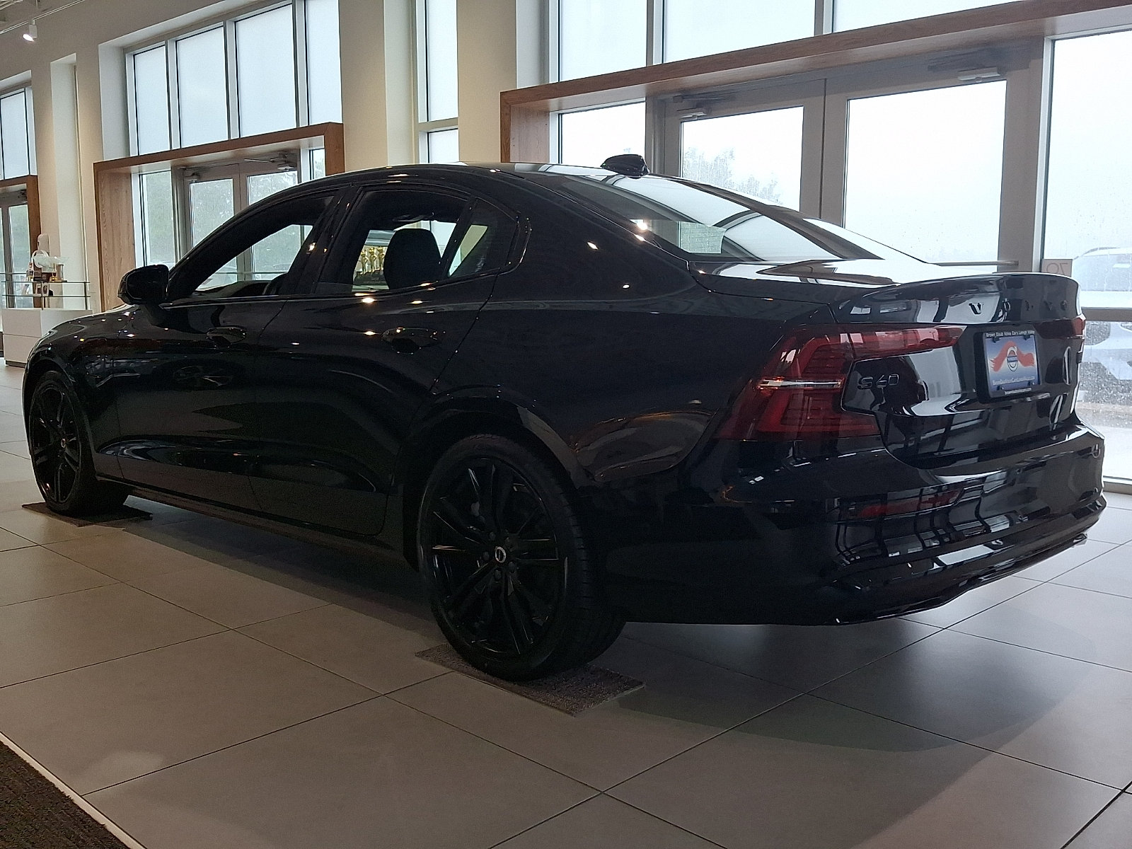 Used 2023 Volvo S60 T8 Plus w/ Climate Package AWD/4WD image 4