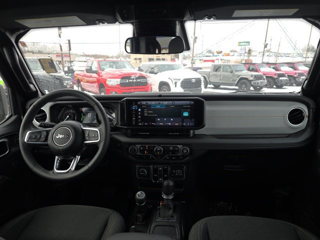 Used 2025 Jeep Wrangler Unlimited Sahara w/ Safety Group AWD/4WD image 45