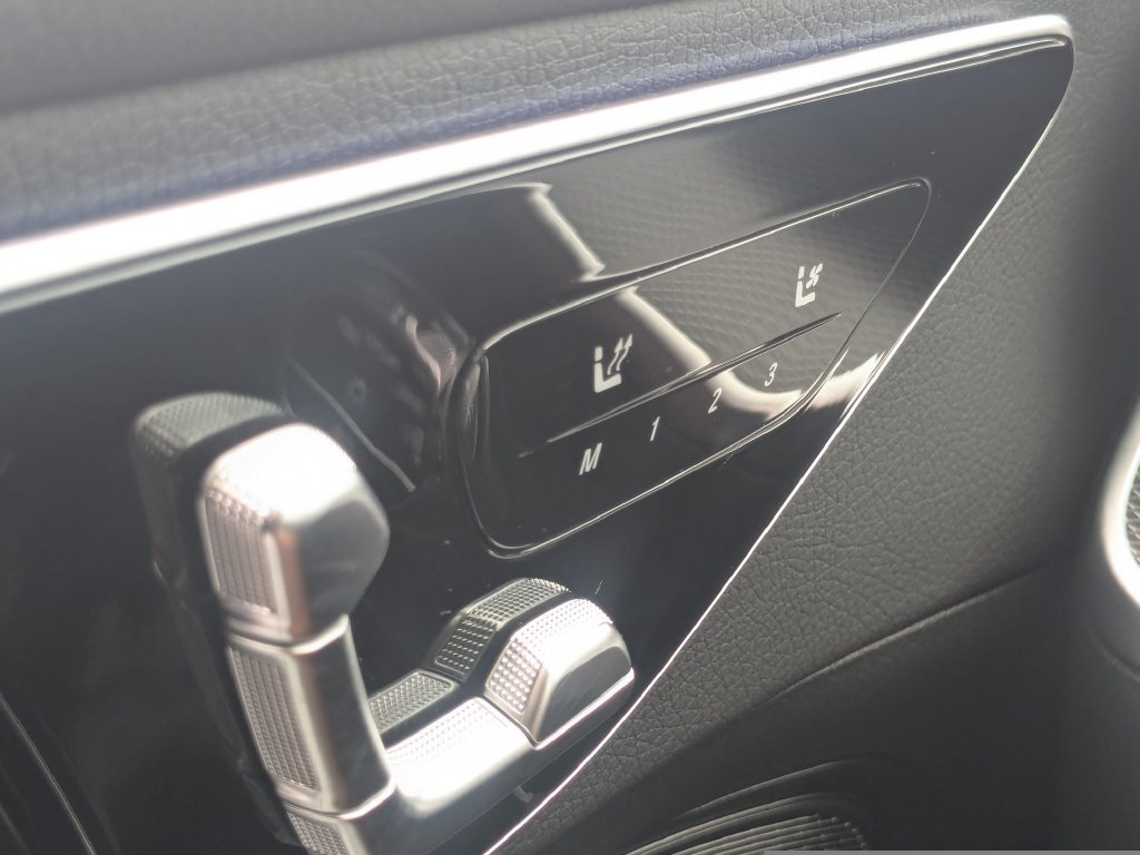 Used 2025 Mercedes-Benz C 300 4MATIC Sedan image 12