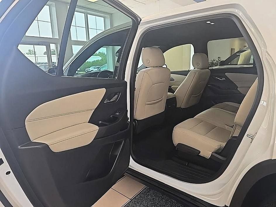 Used 2023 Chevrolet Traverse LS AWD/4WD image 29