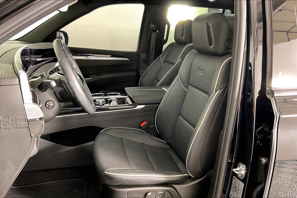 Used 2025 Cadillac Escalade Sport AWD/4WD image 35