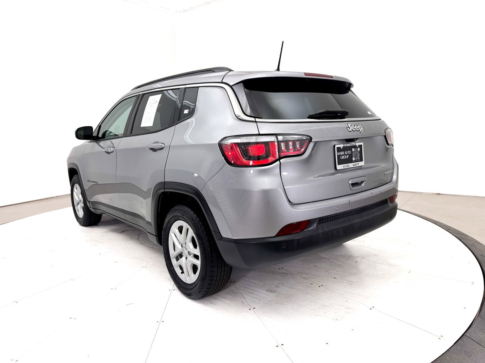 Used 2019 Jeep Compass Sport w/ Tech Group FWD image 14