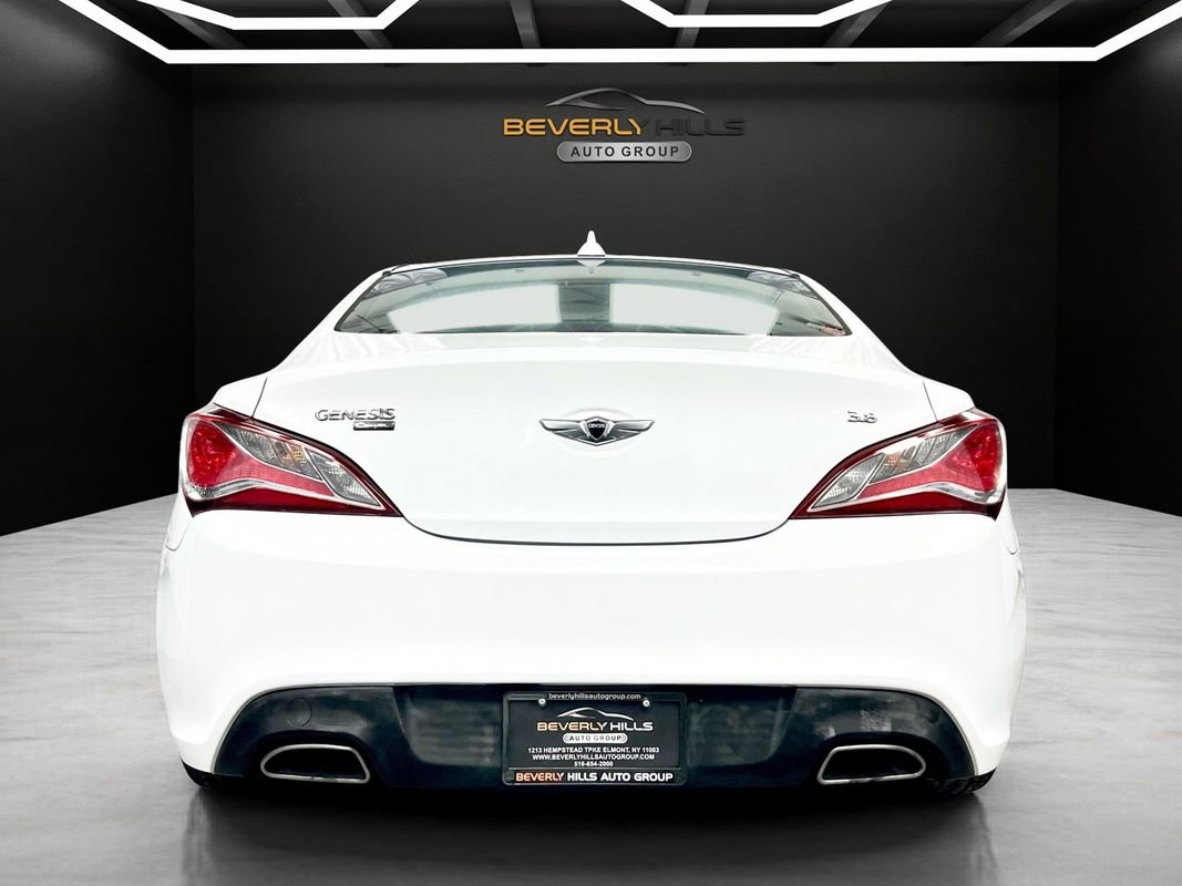 Used 2016 Hyundai Genesis 3.8 image 4
