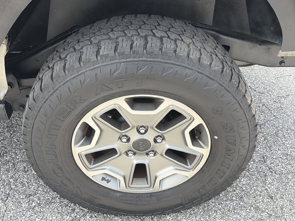 Used 2018 Jeep Wrangler Unlimited Rubicon w/ Connectivity Group AWD/4WD image 26