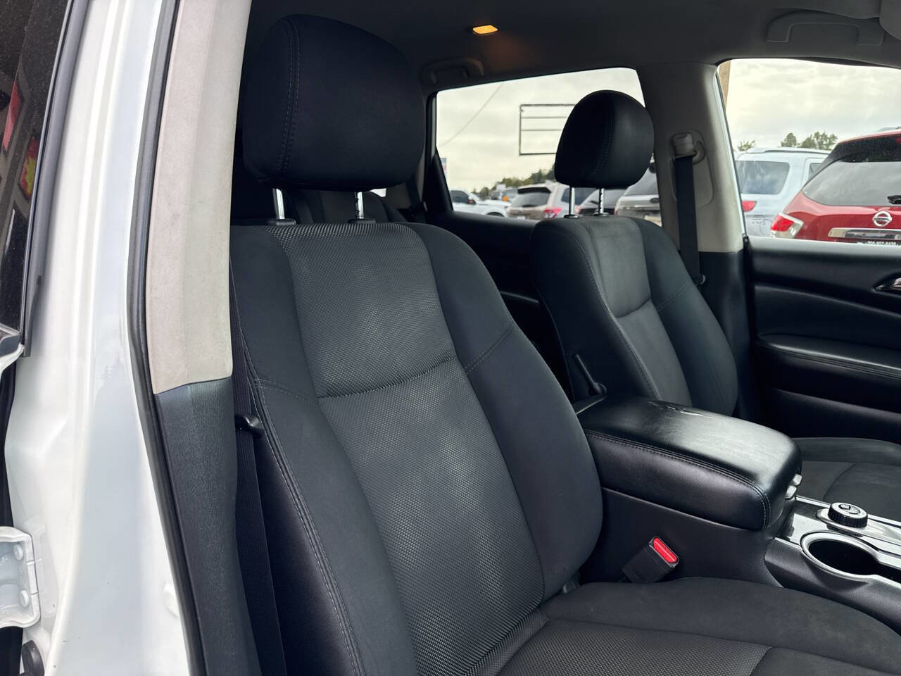 Used 2018 Nissan Pathfinder S image 23