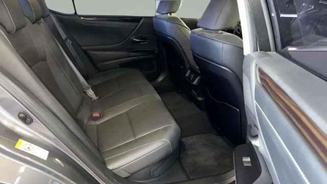 Used 2019 Lexus ES 300h image 18