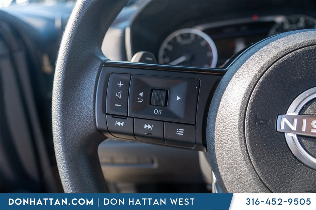 Used 2023 Nissan Rogue SV image 12