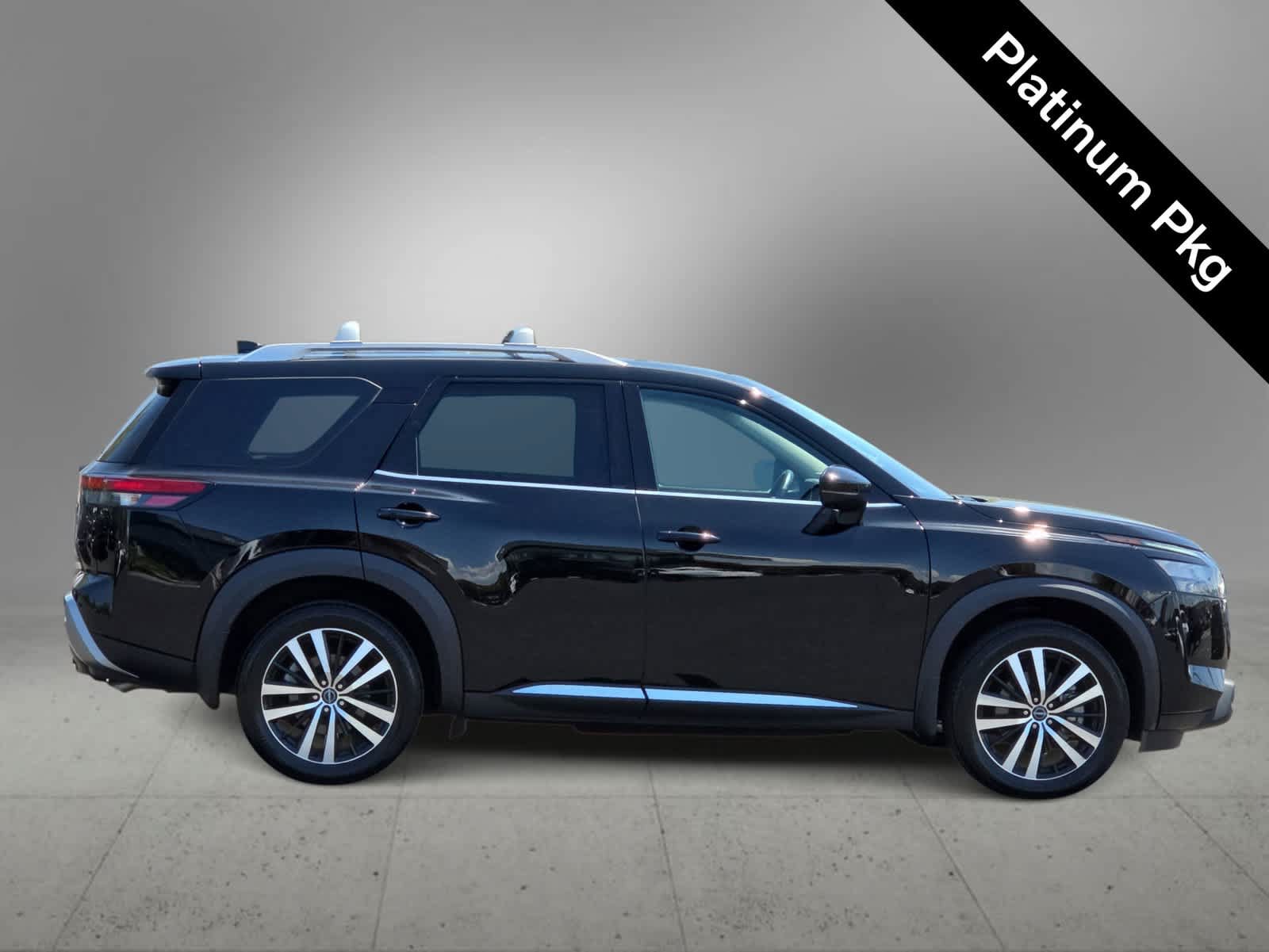 Used 2025 Nissan Pathfinder Platinum w/ Black Appearance Package FWD image 9