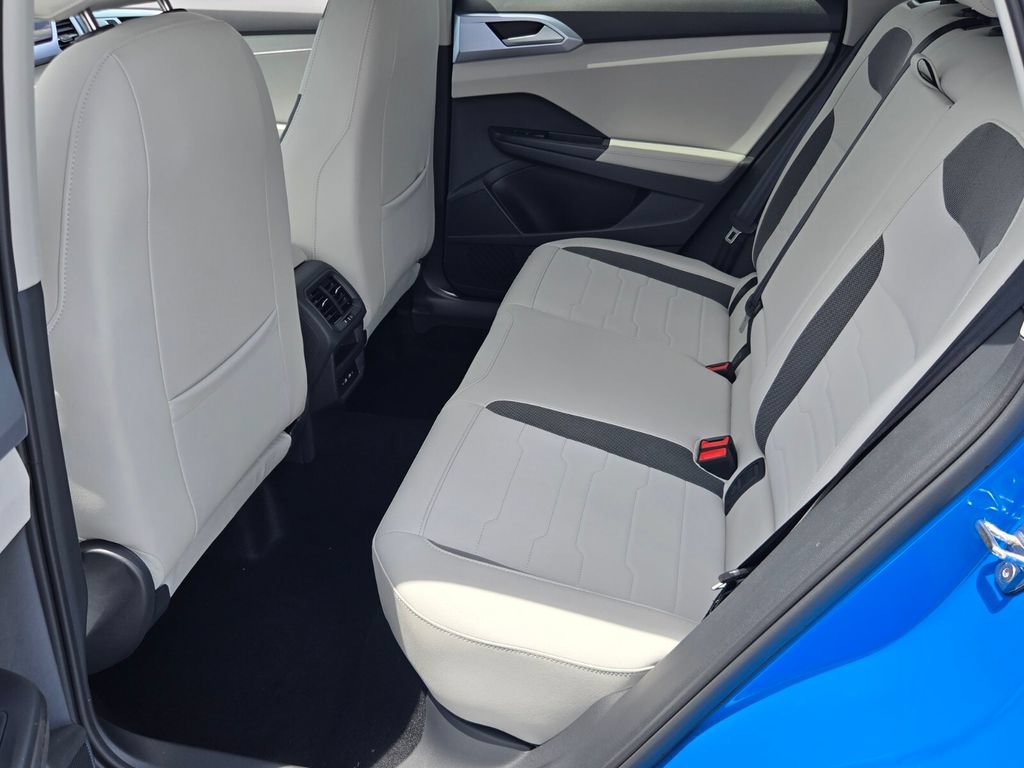New 2026 Volkswagen Taos SE FWD image 6