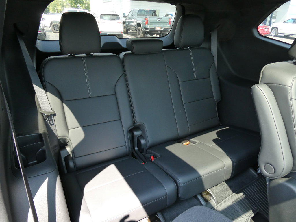 Certified 2025 GMC Acadia Elevation w/ Elevation Premium Package FWD image 17