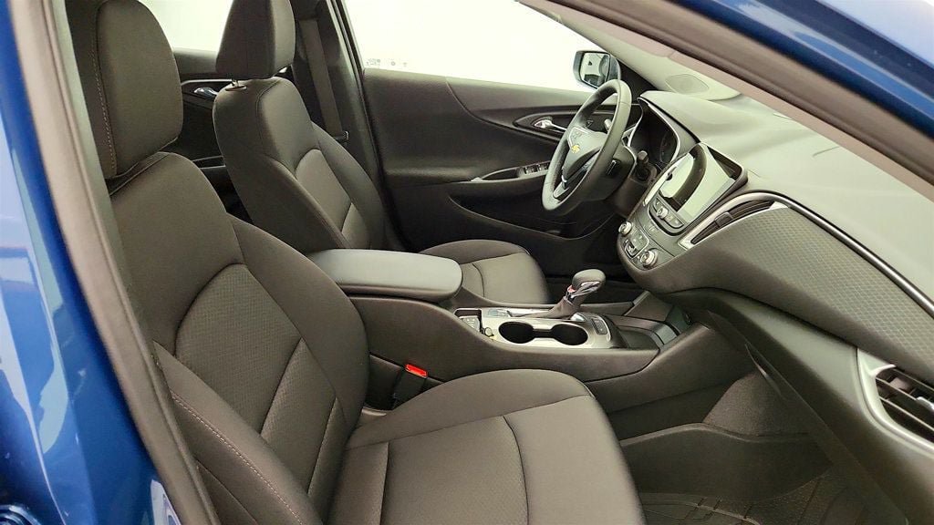 Used 2024 Chevrolet Malibu RS FWD image 23