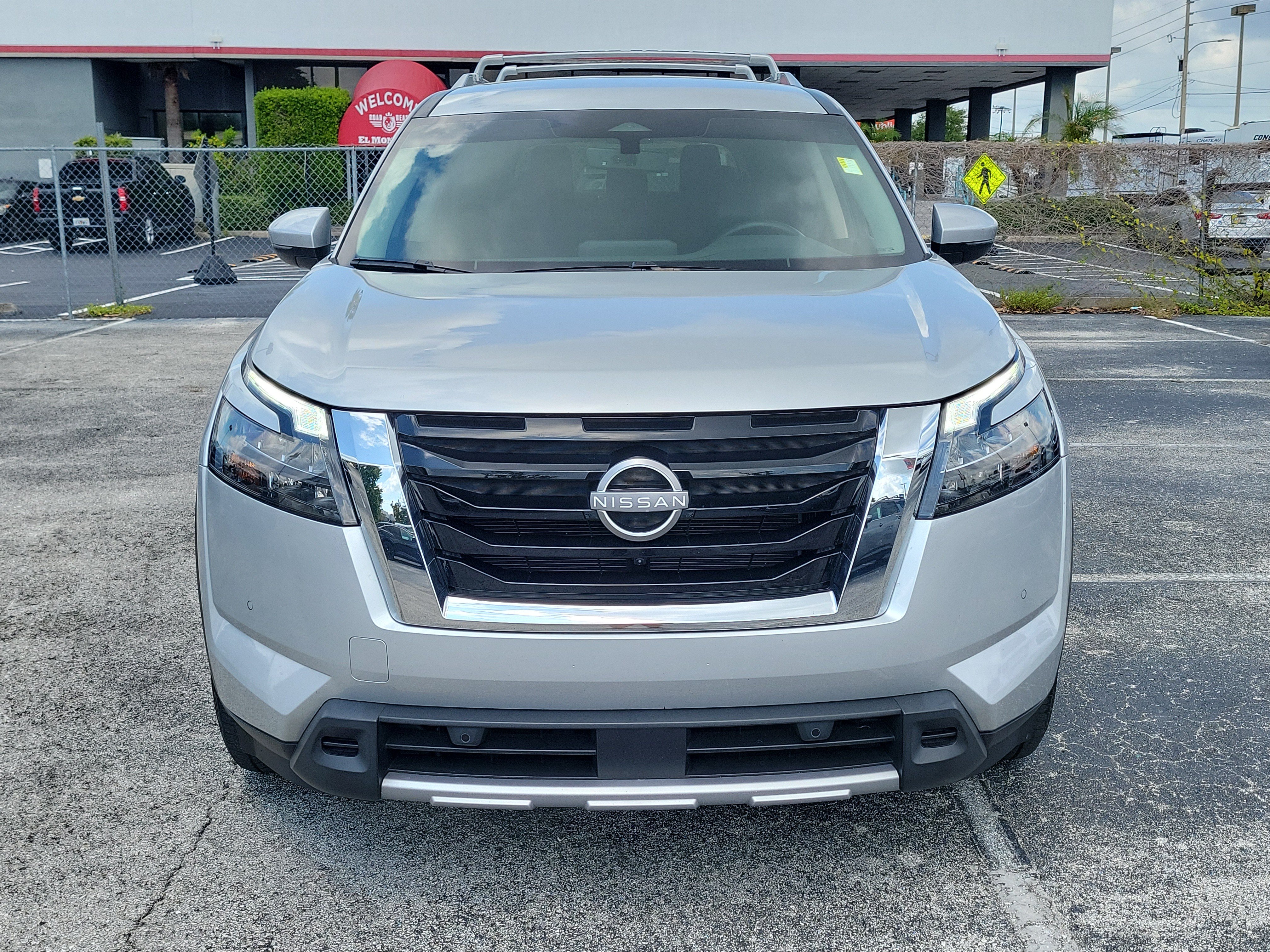 Certified 2025 Nissan Pathfinder SL AWD/4WD image 2