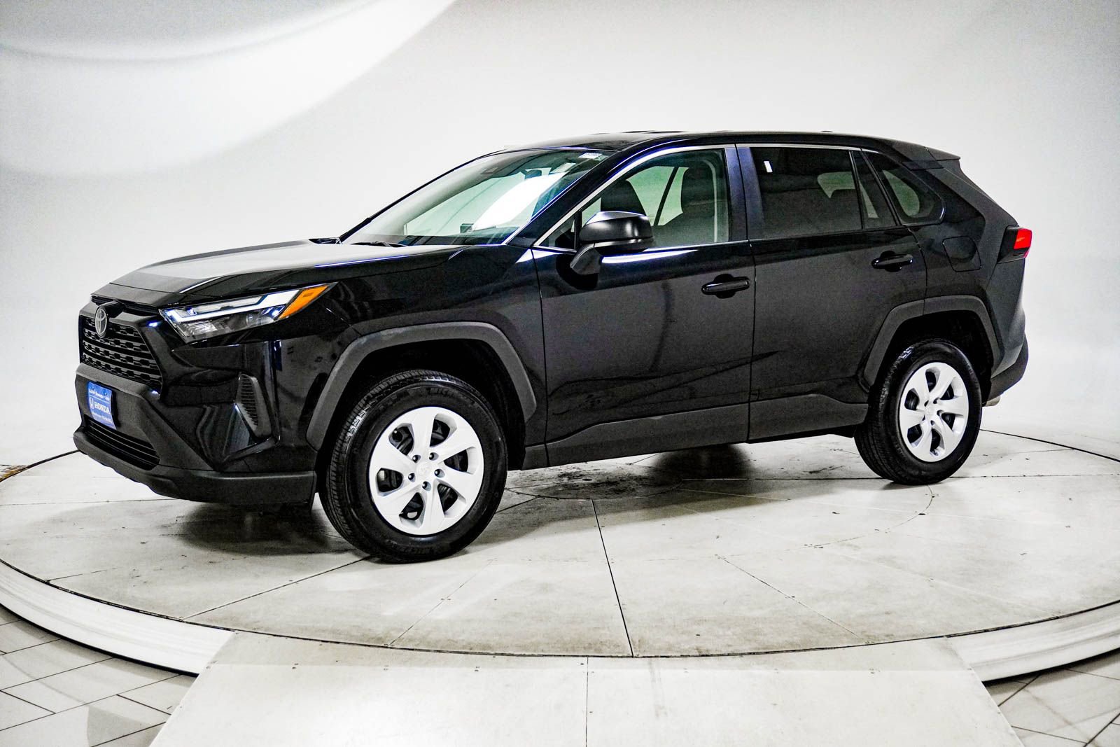 Used 2024 Toyota RAV4 LE AWD/4WD image 4