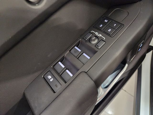Used 2026 Land Rover Defender 130 S image 22