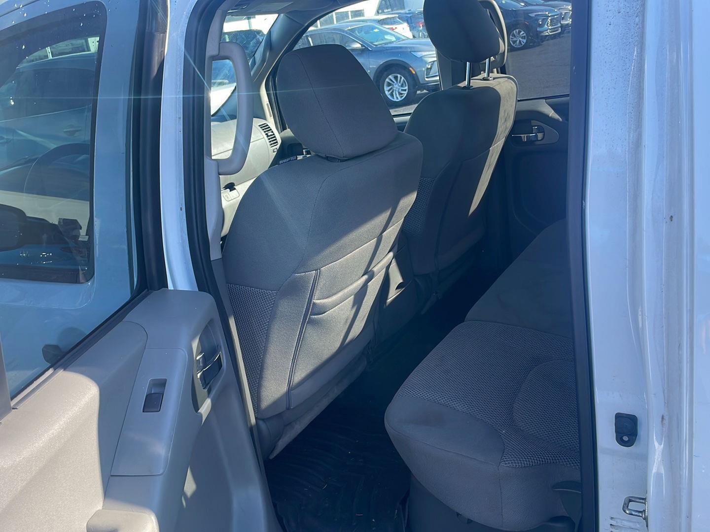 Used 2019 Nissan Frontier SV image 10