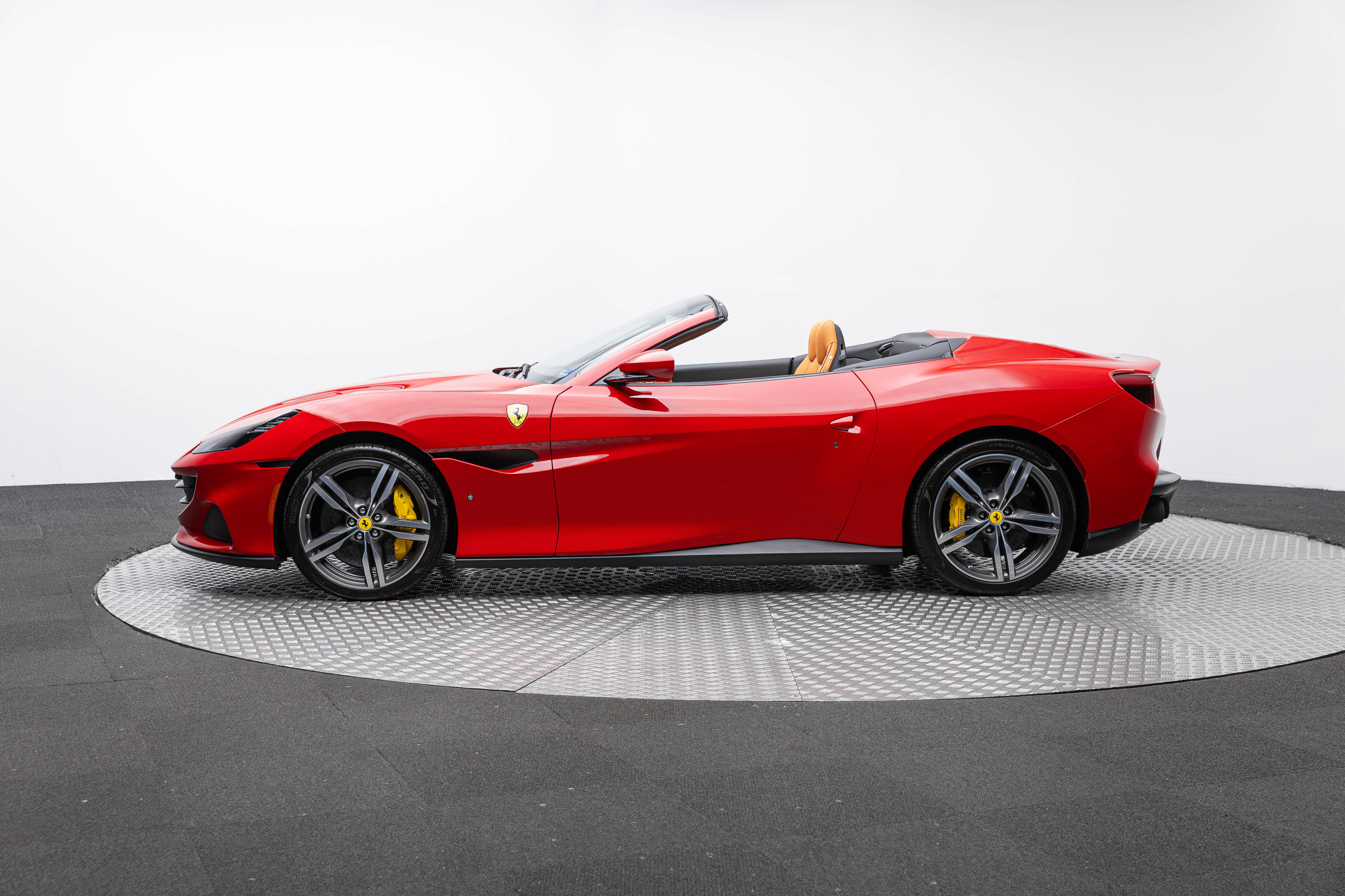 Used 2022 Ferrari Portofino M RWD image 2