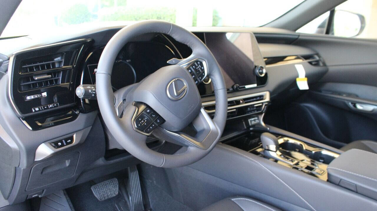 Used 2024 Lexus RX 350 FWD w/ Technology Package image 27