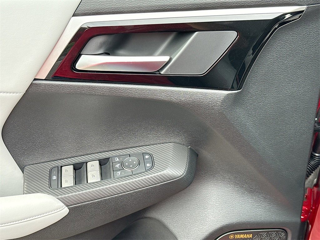 New 2025 Mitsubishi Outlander SE image 18