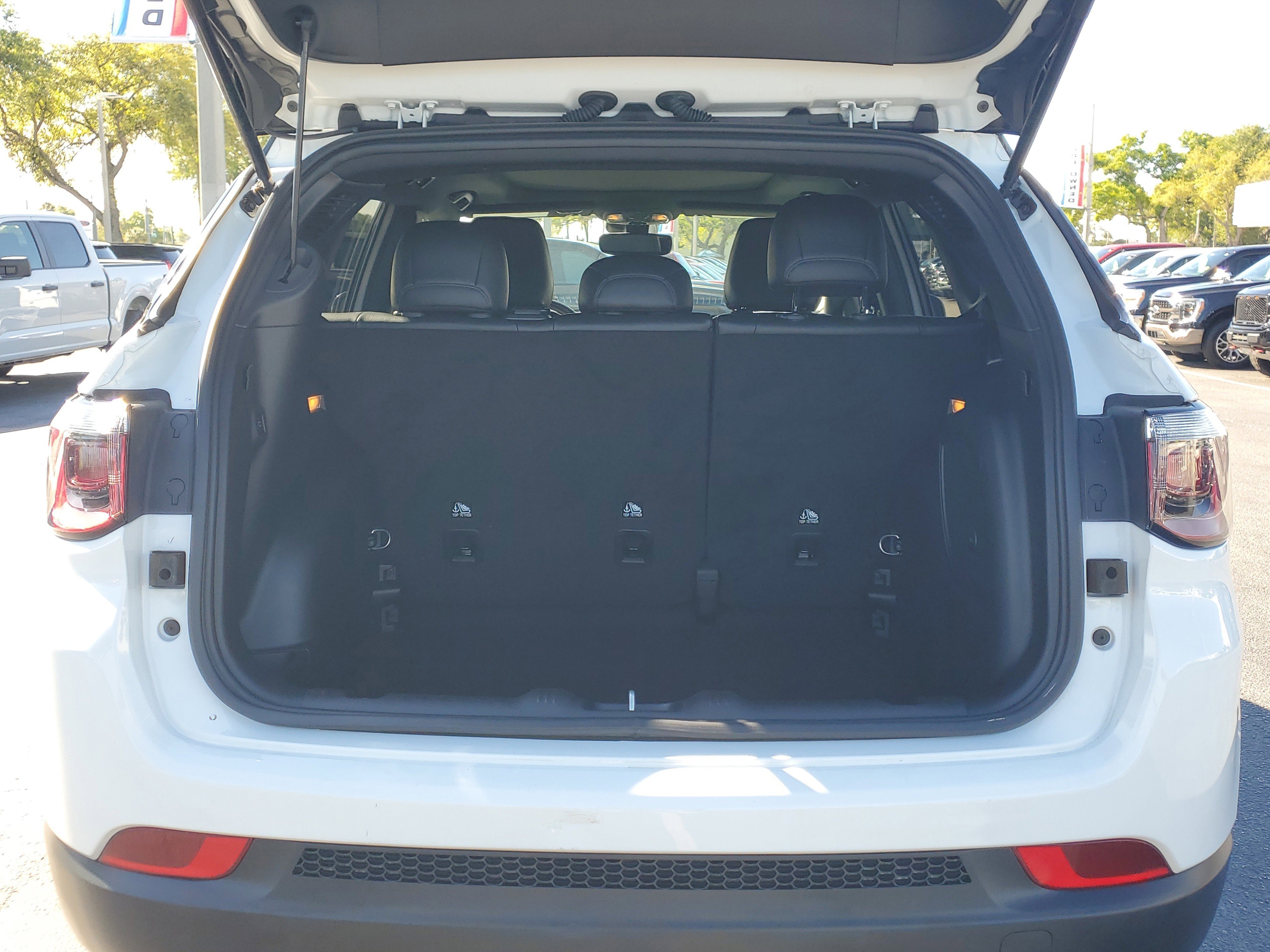 Used 2022 Jeep Compass Altitude w/ Sun and Sound Group image 9