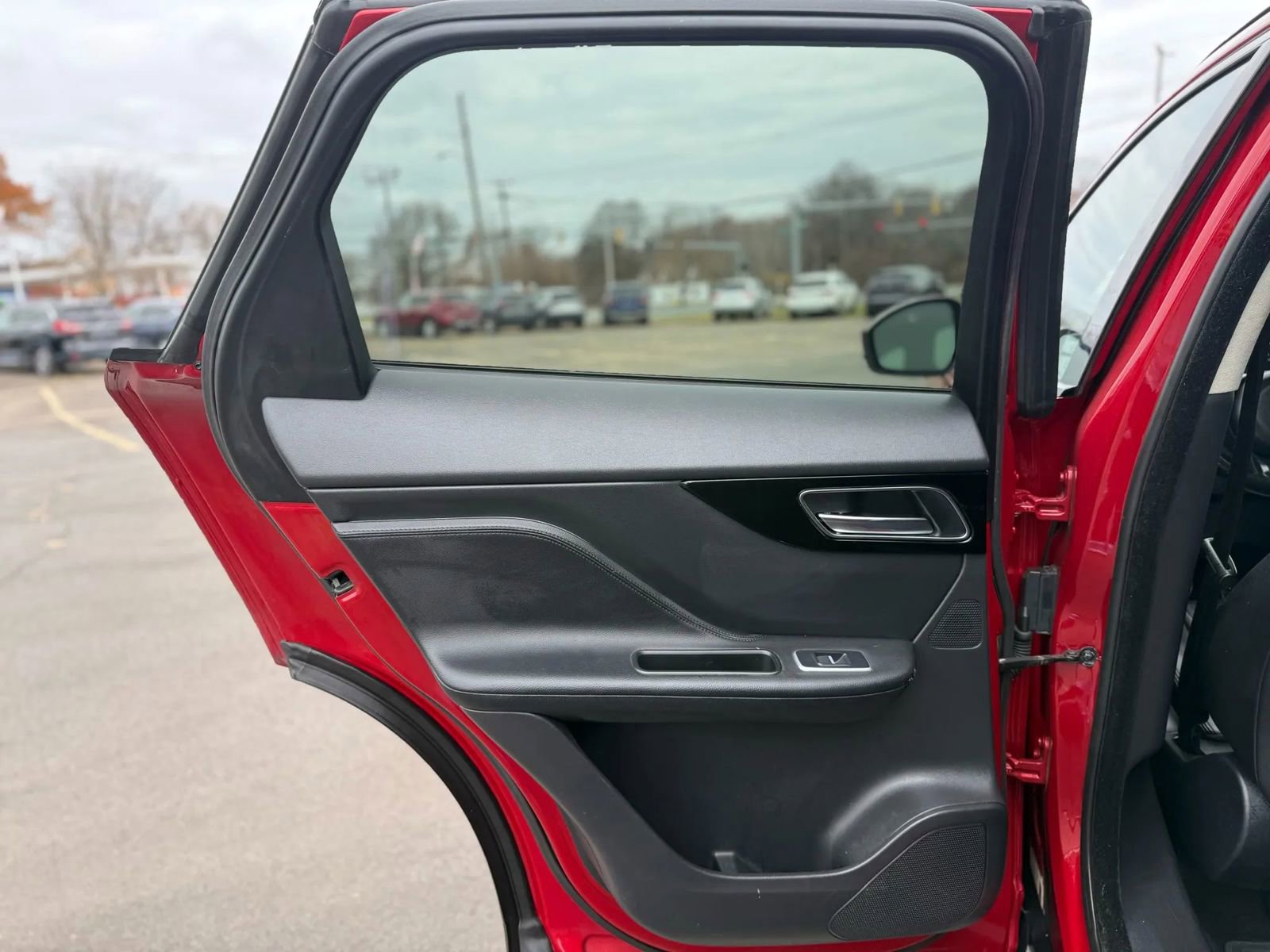 Used 2019 Jaguar F-PACE Premium image 14