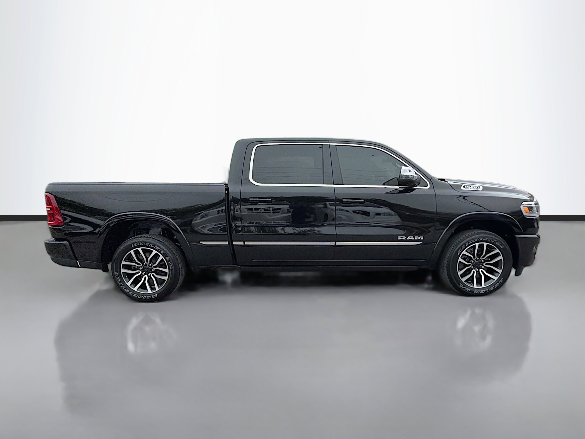 Used 2025 RAM 1500 Limited w/ Body Color Bumper Group image 2