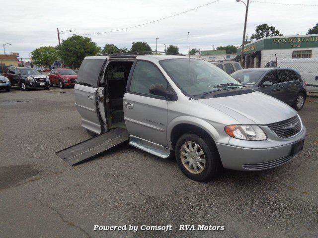 Used 2003 Chrysler Town & Country LX image 3