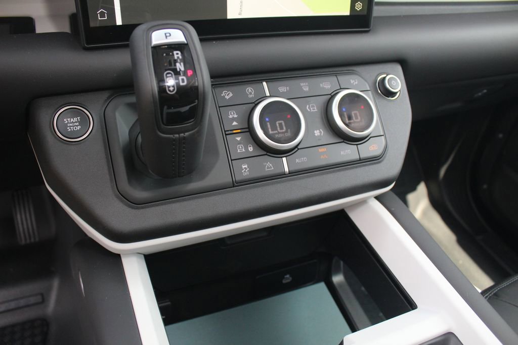 New 2025 Land Rover Defender 130 X-Dynamic SE image 14