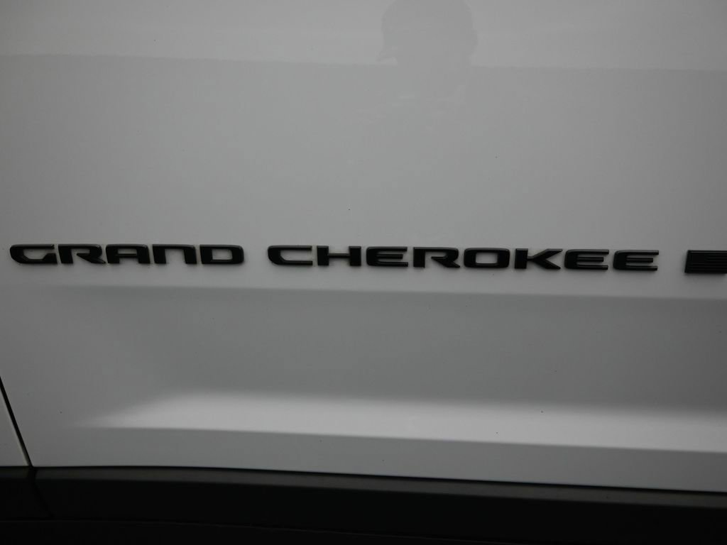 Used 2022 Jeep Grand Cherokee Altitude RWD image 29