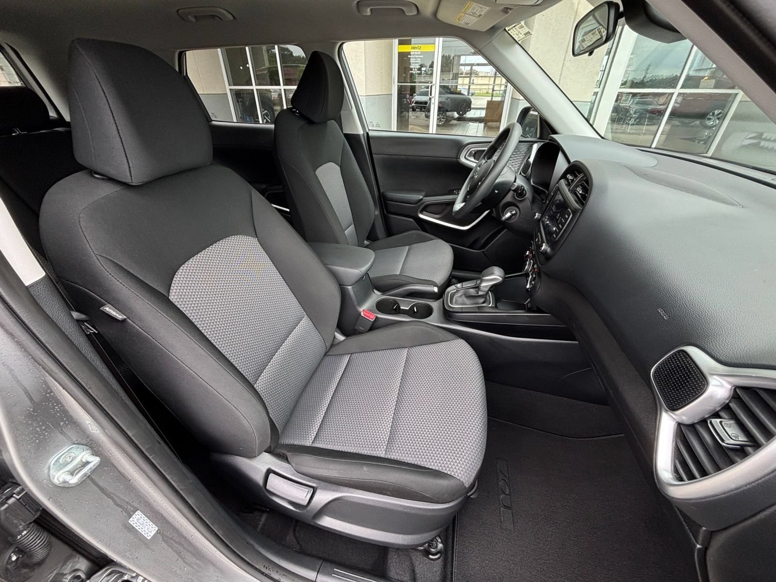Used 2025 Kia Soul LX w/ LX Technology Package FWD image 34