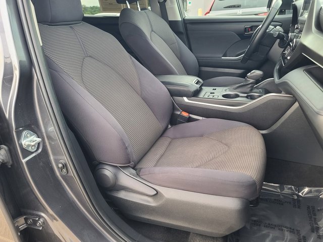 Used 2023 Toyota Highlander LE image 11