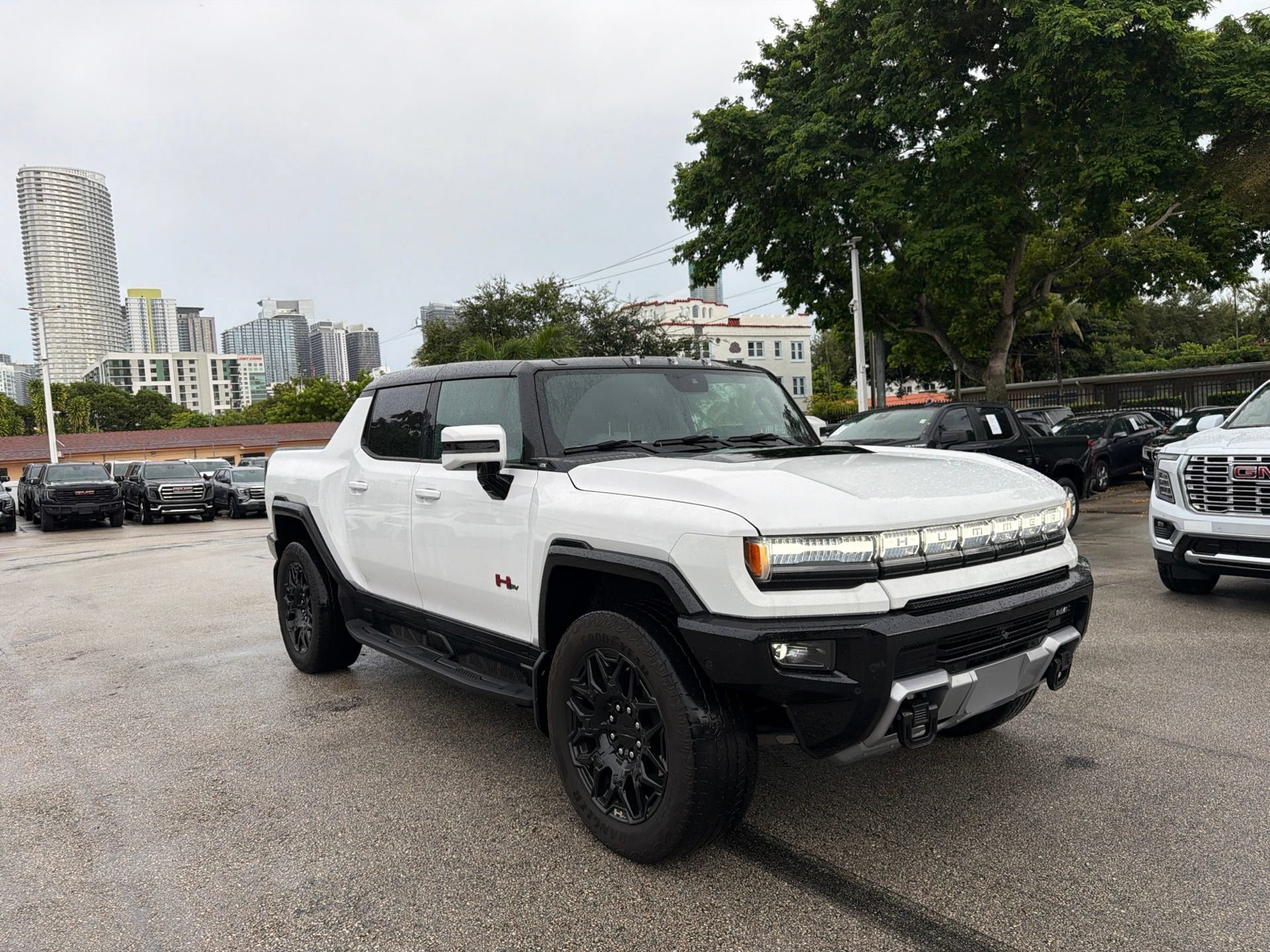 Used 2025 GMC Hummer EV 2X w/ LPO, Sport Package AWD/4WD image 3