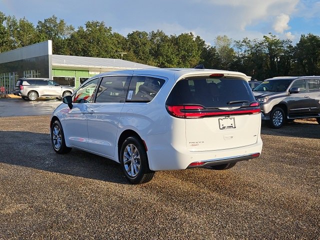 New 2026 Chrysler Pacifica Select image 9