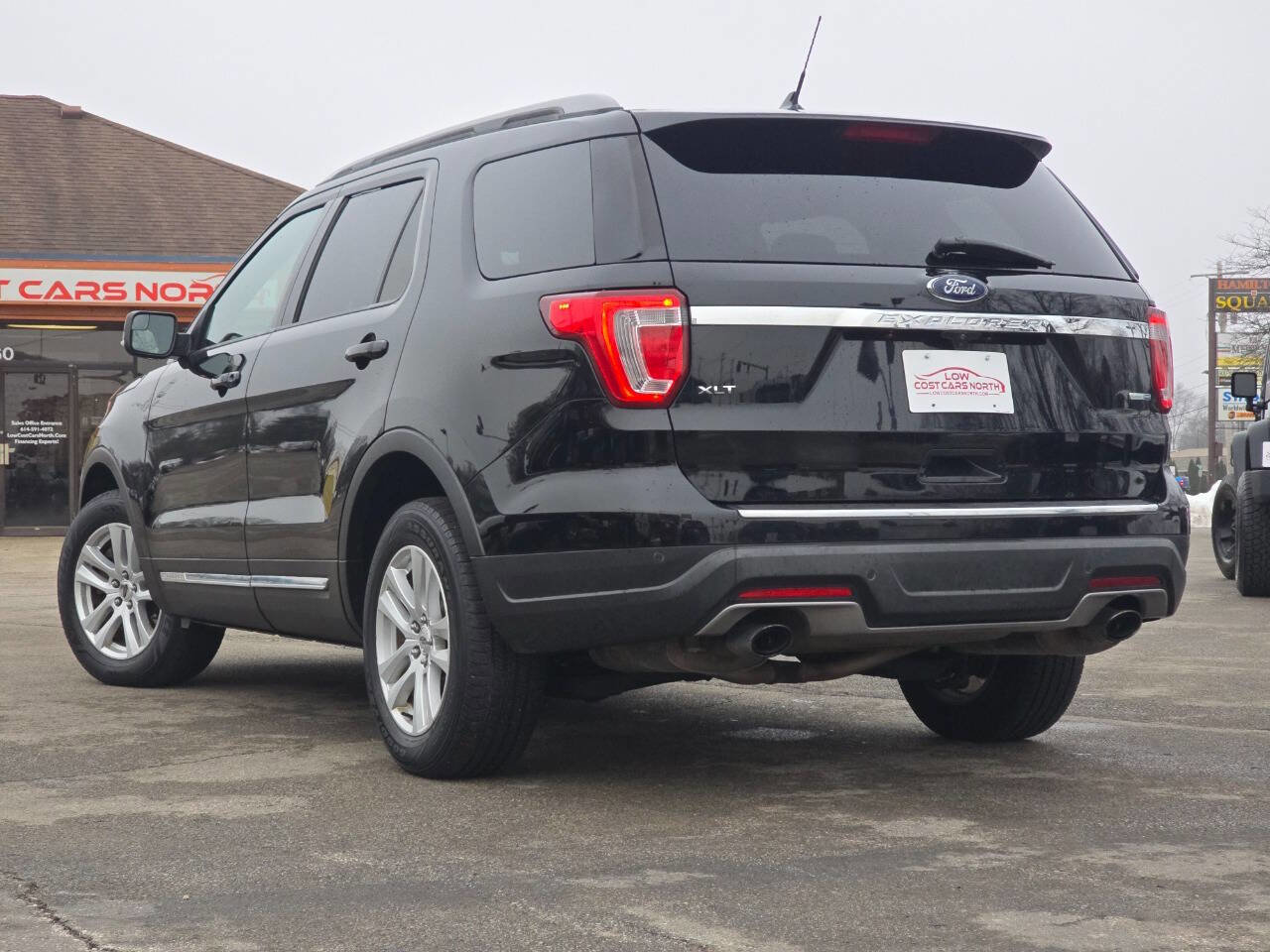 Used 2018 Ford Explorer XLT w/ Equipment Group 202A image 7