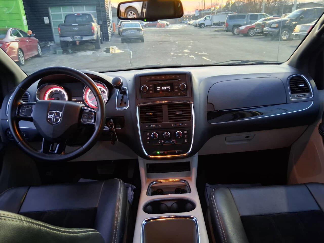 Used 2015 Dodge Grand Caravan SXT image 16