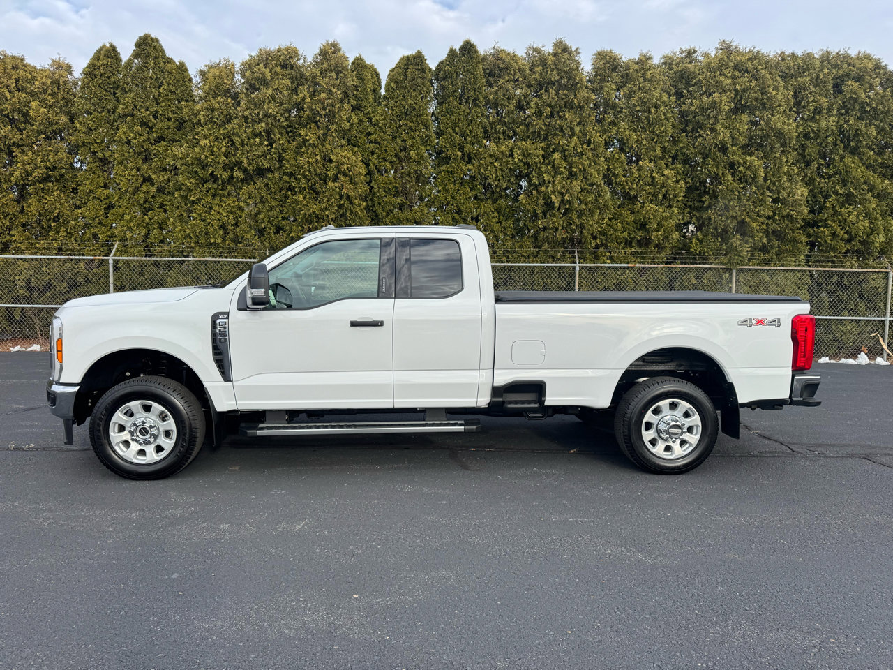 Used 2024 Ford F250 XLT image 3