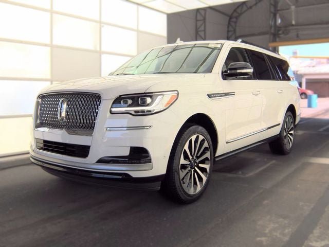 Used 2022 Lincoln Navigator L Reserve AWD/4WD image 3
