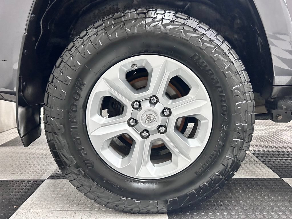 Used 2018 Toyota 4Runner SR5 AWD/4WD image 8