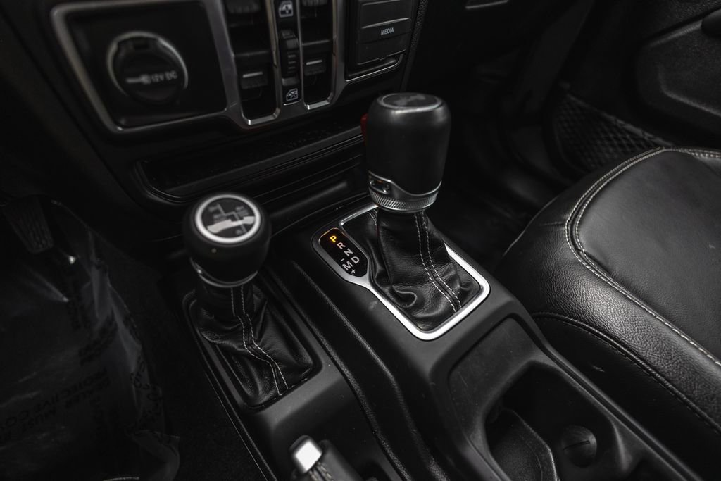 Used 2023 Jeep Wrangler Unlimited Sahara AWD/4WD image 18